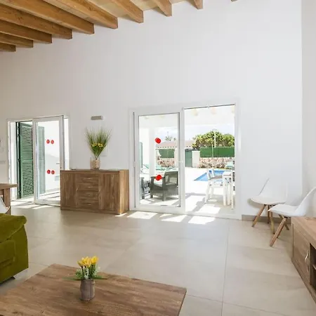 Villa 3 Bedroom Villa, Private Pool, Cala en Bosc